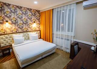 Отель Brown Hotel Нур-Султан Улучшенный двухместный номер с 1 кроватью или 2 отдельными кроватями-2