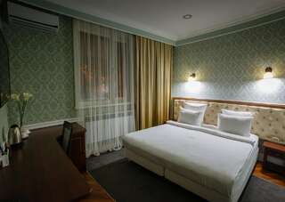 Отель Brown Hotel Нур-Султан Улучшенный двухместный номер с 1 кроватью или 2 отдельными кроватями-3