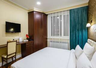 Отель Brown Hotel Нур-Султан Улучшенный двухместный номер с 1 кроватью или 2 отдельными кроватями-7