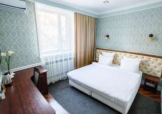 Отель Brown Hotel Нур-Султан Улучшенный двухместный номер с 1 кроватью или 2 отдельными кроватями-9
