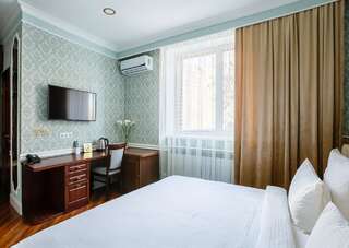 Отель Brown Hotel Нур-Султан Улучшенный двухместный номер с 1 кроватью или 2 отдельными кроватями-11