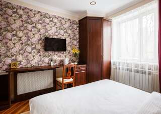 Отель Brown Hotel Нур-Султан Улучшенный двухместный номер с 1 кроватью или 2 отдельными кроватями-14